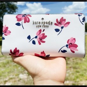 NWT Kate Spade ♠️ Floral Bifold Wallet💕Gaby’sBags
